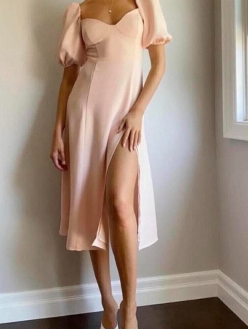 Aritzia Wilfred Pale Blush Structured Neckline Dress size 4